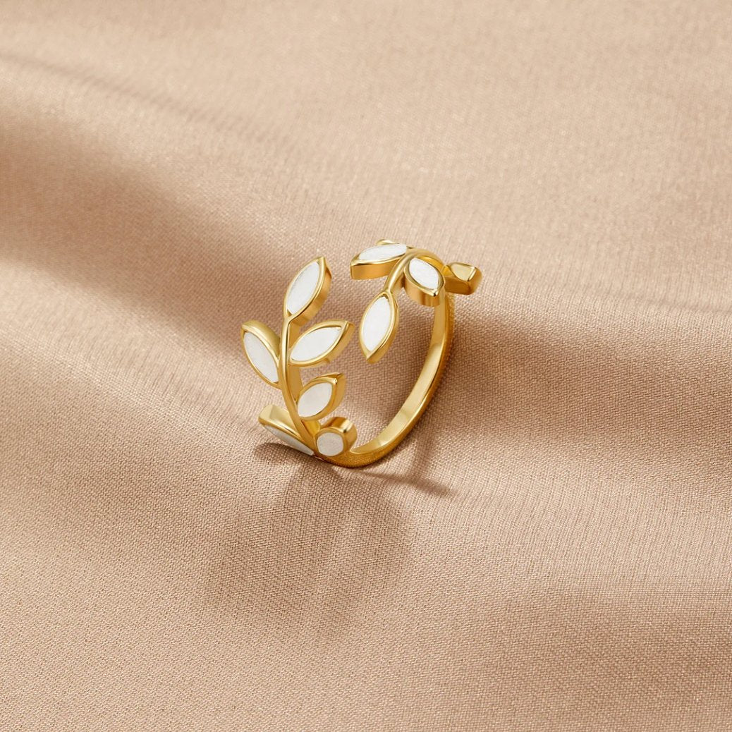 Gold leaf motif ring